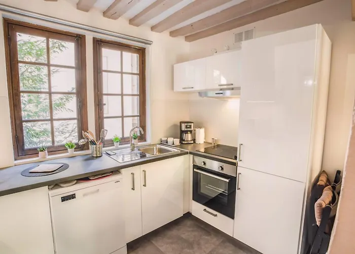 Gabriel Beau Proche De Rouen